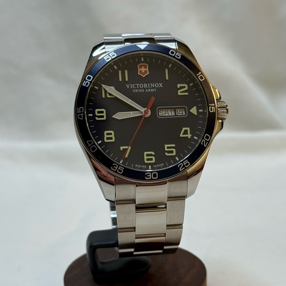 Victorinox Swiss Army FieldForce 241851 Men’s Watch